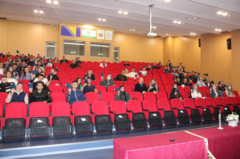 Podjelom Indeksa Obilježen Početak Nove Akademske Godine Na Internacionalnom Univerzitetu Travnik